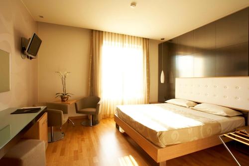Кровать или кровати в номере Axolute Comfort Hotel Como - Cantù