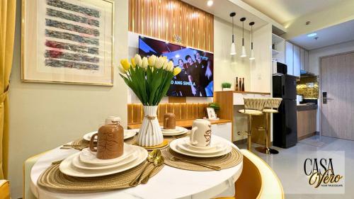 Photo de la galerie de l'établissement Casa Vero Elegant, Spacious Condo, with 4 Pools, à Manille