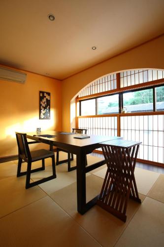 a dining room with a table and two chairs at Kakimotoya in Sango