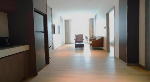 Гостиная зона в J HOTEL