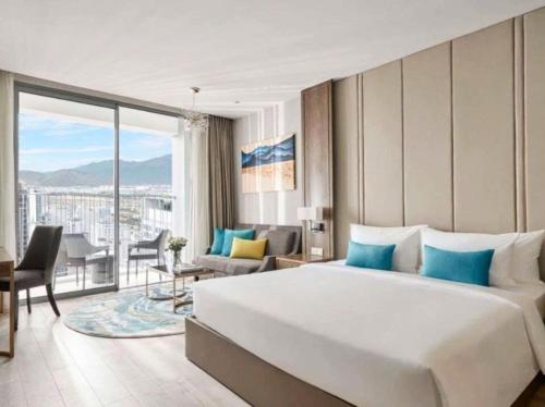 Ένα ή περισσότερα κρεβάτια σε δωμάτιο στο Panorama Condotel by San Village
