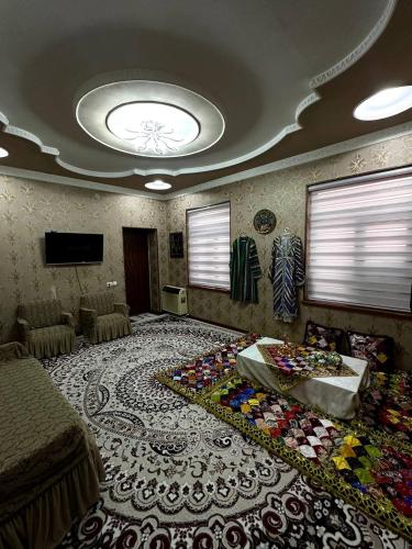 Телевизор и/или развлекательный центр в Chinor Guest House