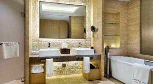 Gallery image of Wyndham Grand Plaza Royale Wenchang in Wenchang