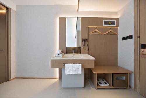 Imagen de la galería de Beijing Tangfu Dynasty Hotel - located in the city center, adjacent to the subway station, close to Nanluoguxiang Drum Tower Lama tample Tiananmen Square Forbidden City Temple of Heaven, free laundry car rental, free historical costume experience try on, en Beijing