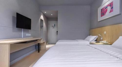 Ein Bett oder Betten in einem Zimmer der Unterkunft Jinjiang Inn Wenzhou Shuangyu The Terminal