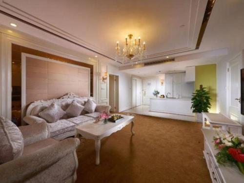 a large living room with a couch and a table at New century Manju Select Hotel Hongqiao Hub National Exhibition Center in Shanghai