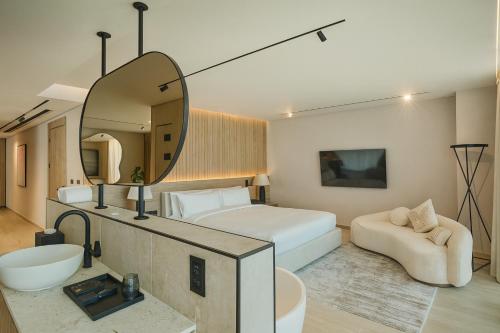 Un baño de The OQ