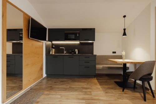 Kuchyň nebo kuchyňský kout v ubytování Jagdhof PURE Mountain Appartements