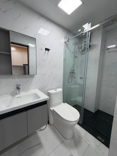 Bilik mandi di Prince HuanYu Center, 太子 寰宇中心 Multi-Apartment by Emma