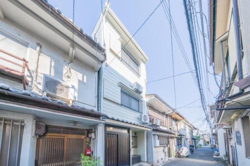 梅 江戸時代をイメージしたお宿 最寄り駅は大阪駅 心斎橋 京都へ直通 8ベッド 3バスルーム