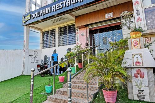 Gallery image of Hotel O Daffodil Lodge Dolphin restaurant in Jānla