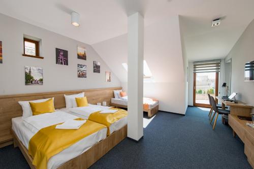 Postel nebo postele na pokoji v ubytování Pilvax Hotel Kalocsa