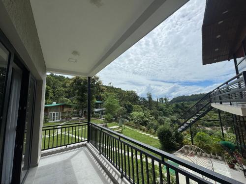 Ein Balkon oder eine Terrasse in der Unterkunft Saraiville- A Boutique Riverside Resort