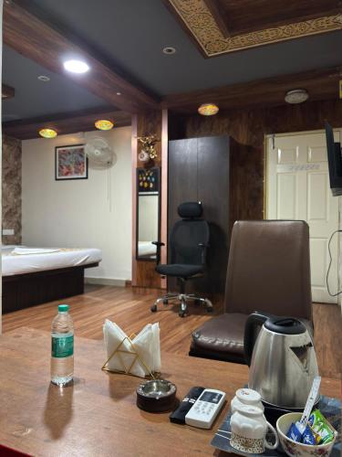 Una televisión o centro de entretenimiento en KORAMANGALA Suites