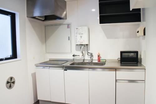 Kuchyň nebo kuchyňský kout v ubytování ホステルエリーラ神田 HOSTEL EstLiLas KANDA
