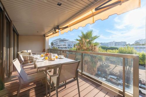 Beautiful 2-Br Apartment Sea View Beaches Within Walking Distance