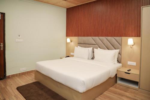 a large white bed in a hotel room at ECKO Premier New Yoga in Badrīnāth