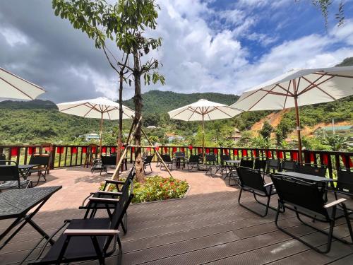 Pemandangan gunung umum atau pemandangan gunung yang diambil dari lodge