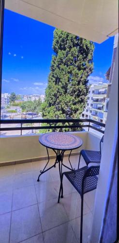 Cozy 2-Bed Apartment by the Kings Avenue Mall