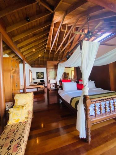 Postel nebo postele na pokoji v ubytování Hidden Paradise Entire Villa, Langkawi