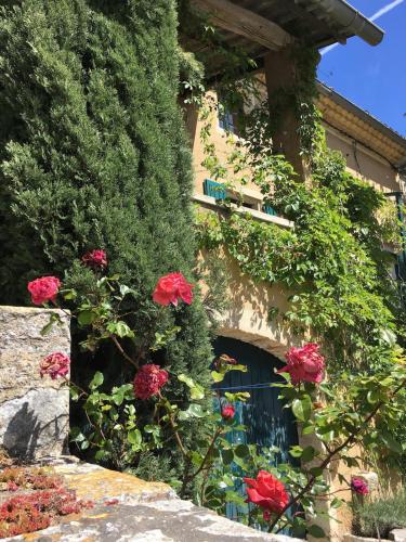 La maison près de la fontaine