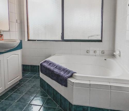 Ένα μπάνιο στο Salt and Sand Escape