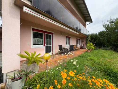 Κήπος έξω από το 4-Zimmer-Wohnung mit Terrasse