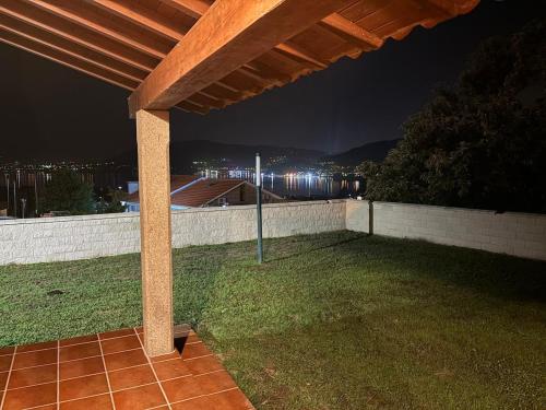 a night view of a patio with a wooden roof at A Fragua de Nicanor in Vilaboa
