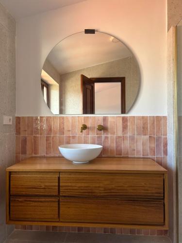 a bathroom with a sink and a mirror at A Fragua de Nicanor in Vilaboa