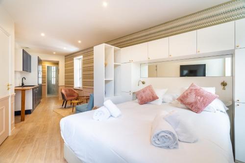 a bedroom with a large white bed with pillows at La Réserve de Salon de Provence in Salon-de-Provence