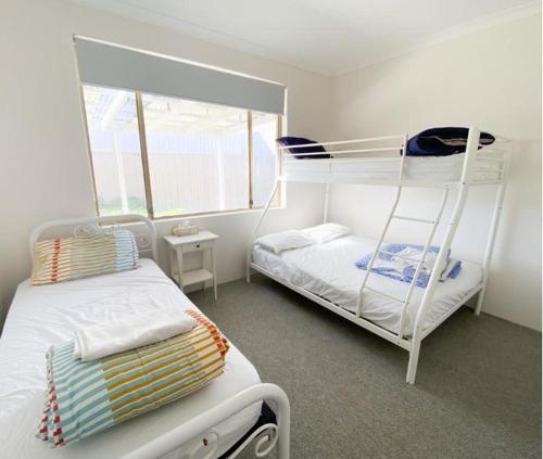 Postel nebo postele na pokoji v ubytování White Sands