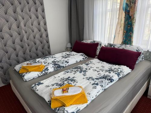 Postel nebo postele na pokoji v ubytování Ferienwohnung Vierjahreszeiten Sommer