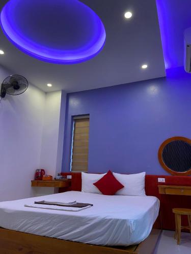 Ένα ή περισσότερα κρεβάτια σε δωμάτιο στο Habibi Hotel