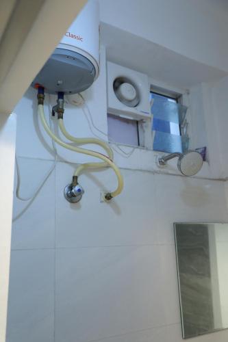 Ein Badezimmer in der Unterkunft HOTEL ATHIDHI ROOMS & SUITES