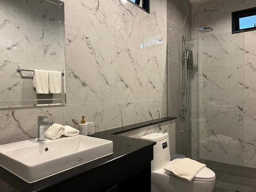 Ένα μπάνιο στο Leigh Villa