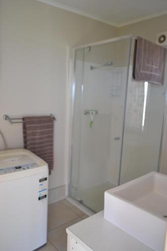 Ένα μπάνιο στο Private Beach Cottage At Ecostays