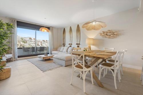 700m from the beach apartment in Estepona with a pool