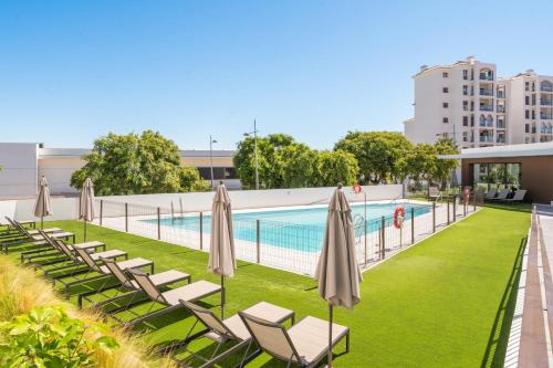 700m from the beach apartment in Estepona with a pool
