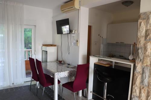 Una cocina o zona de cocina en Super Horizont -FREE PARKING AND JACCUZZI