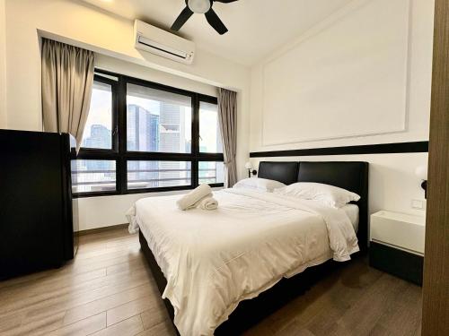 Postel nebo postele na pokoji v ubytování Agile Bukit Bintang by Avery at KLCC#5 mins to Pavilion &TRX#Garden Pool#Free Parking#中英文房东