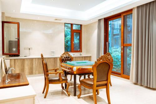 Gambar di galeri bagi Golden Peach Riverside Manor di Guilin