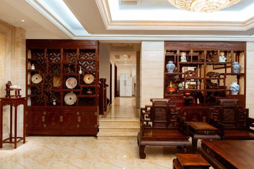 Gambar di galeri bagi Golden Peach Riverside Manor di Guilin
