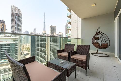 Luxury 2 Bed with Iconic Burj View, Near Dubai Mall