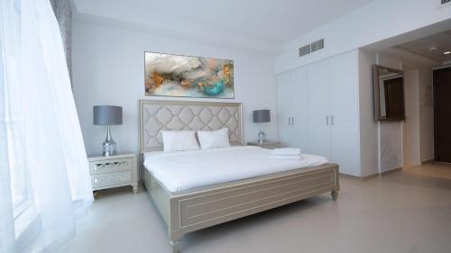 A Spacious Studio with Partial Sea Charm