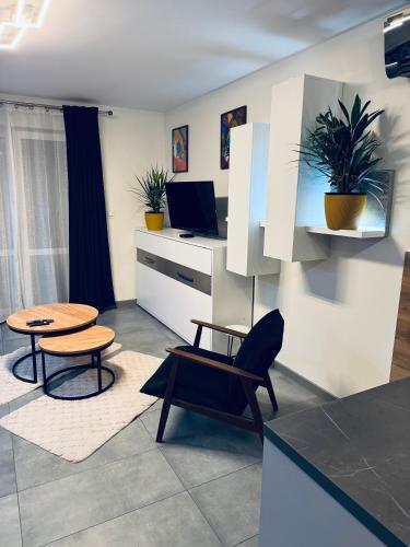 a living room with a table and a dining room at Apartament Nad Nielbą in Wągrowiec