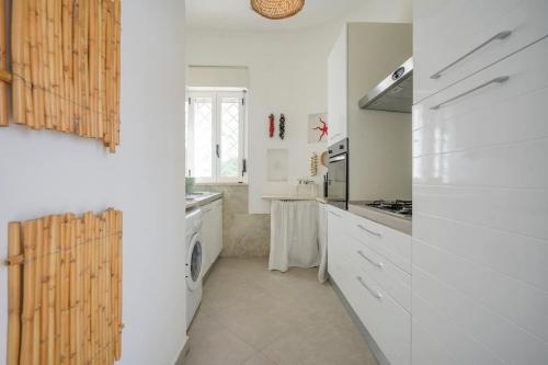 Dapur atau dapur kecil di Villa Alba, Beach House-5 minutes from sea
