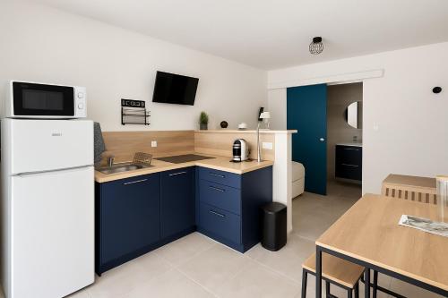 Kuchyň nebo kuchyňský kout v ubytování Studio Azzurro Parking gratuit, Wi-Fi, cuisine équipée