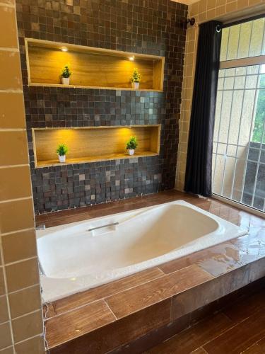 Un baño de The Nest - A Home Away From Home