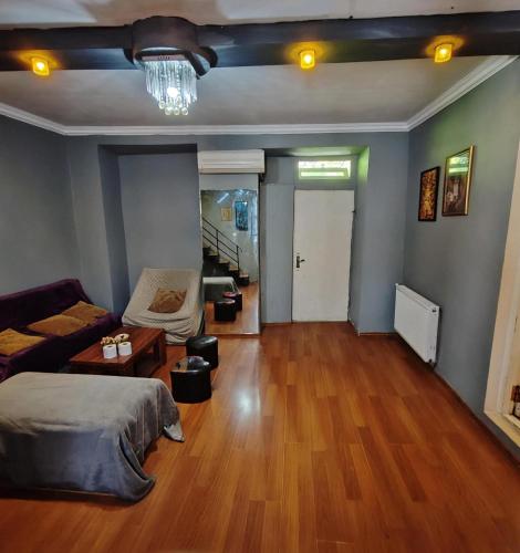 Фотография из галереи two story house in center of the tbilisi в Тбилиси