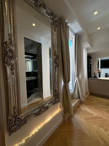 Dapur atau dapur kecil di Charma Luxury Apartment - ROMA